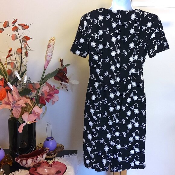 VTG David Brooks Women’s Short Sleeve Black White Floral Embroidery Midi Dress M - Picture 8 of 9